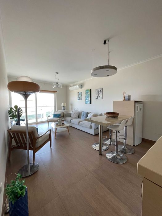Apartamento T2 com vista de mar e parqueamento