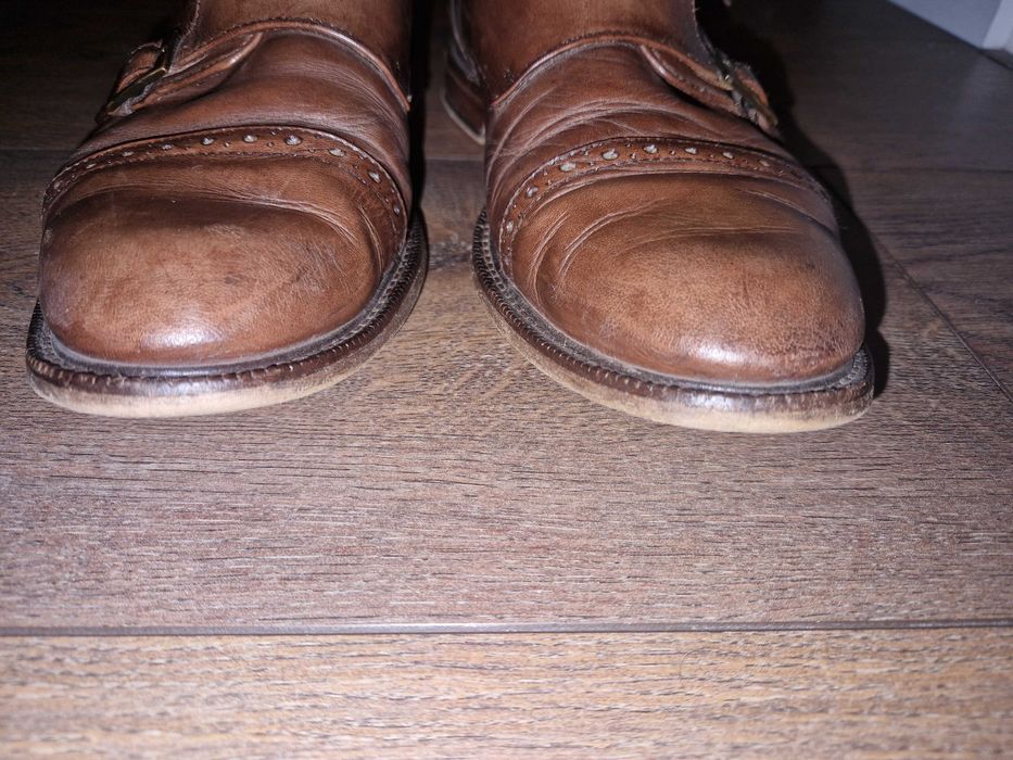 Sapatos de homem castanhos de fivelas 42