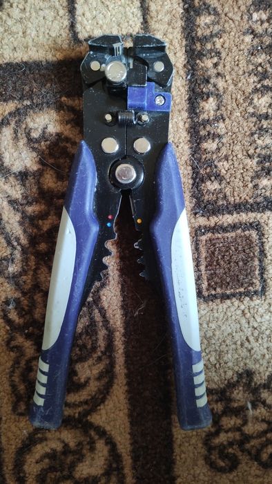 Продам клещи для снятия изоляции б.у.
