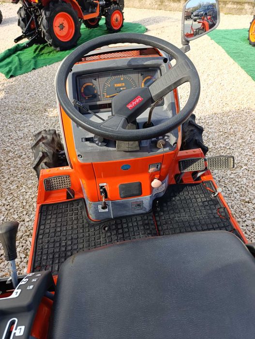 Trator Kubota A17 com frese