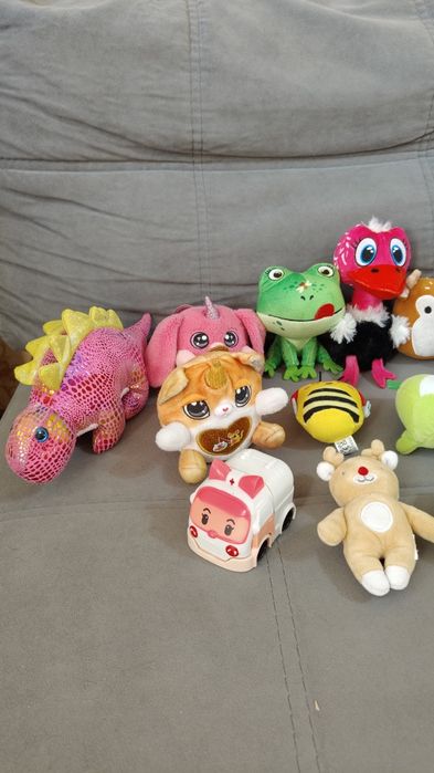 Лот маленьких іграшок