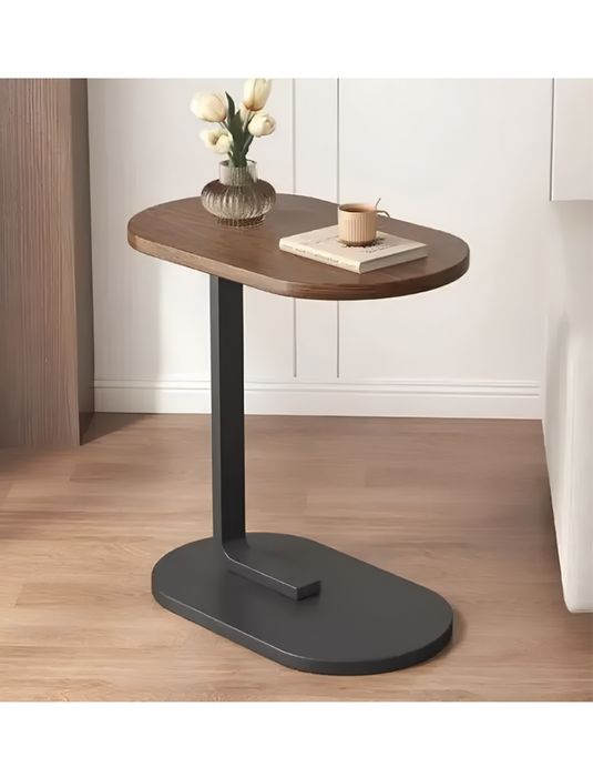 Приліжковий столик із дерев’яною стільницею