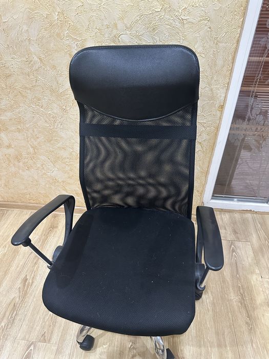 Продам Офісні крісла