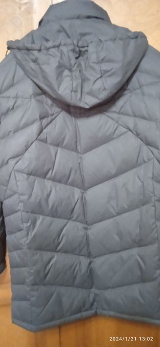 Зимний пуховик с капюшоном