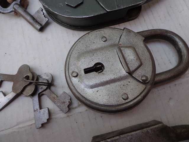 Замок навесной большой старый.