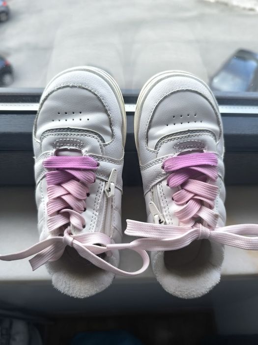 Tênis para menina da Zara tamanho 26