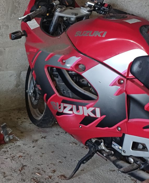 Moto Suzuki GSX 600F