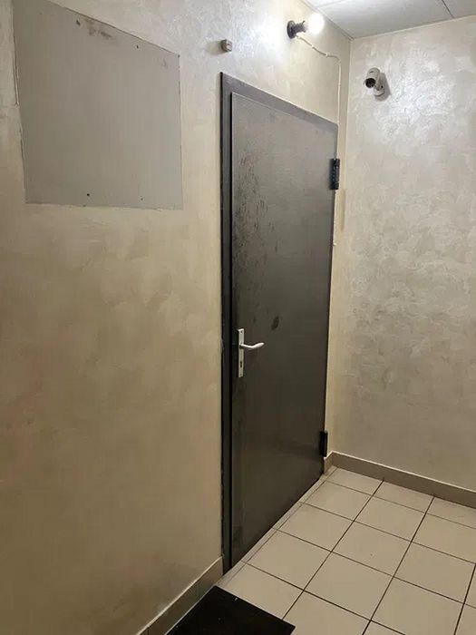 Продам 4-комн квартиру в районе Титова ул.