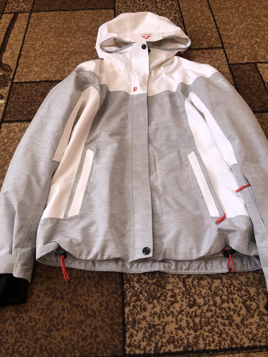 Лижна куртка жіноча  бренду Fischer розмір S-M,стан нової