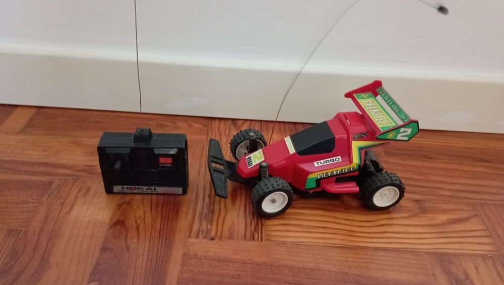 Brinquedo a pilhas carro corrida