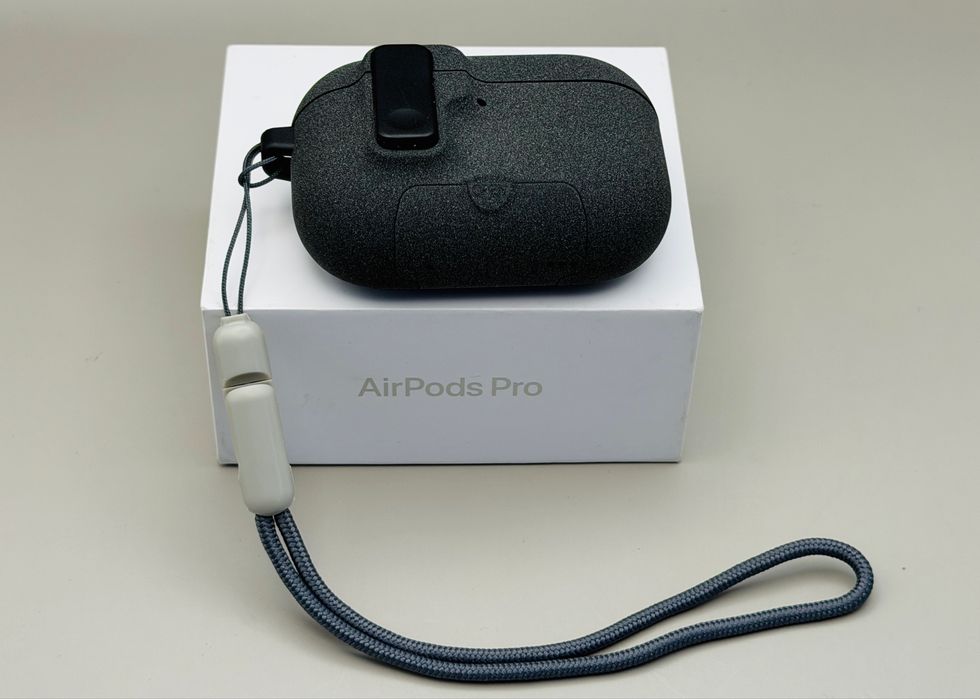 Чехол на AirPods Pro 3 Grey, AirPods Pro 2 Grey, AirPods 4 Green, противоударный, открывается автоматически кнопкой