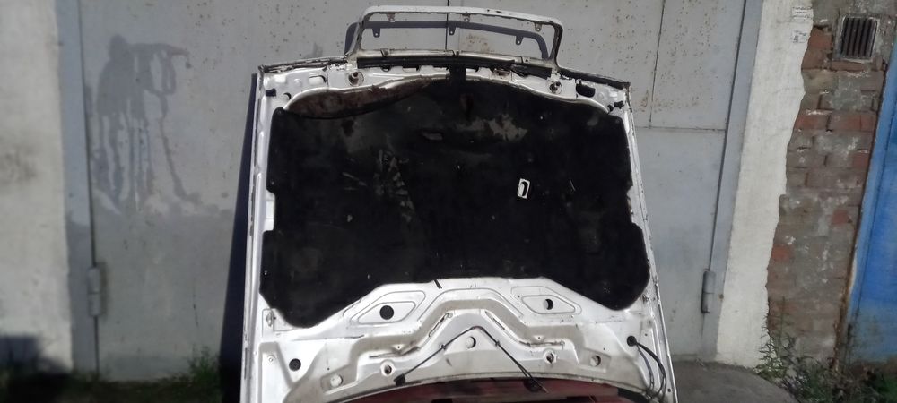 Капот Audi 100,200 v8