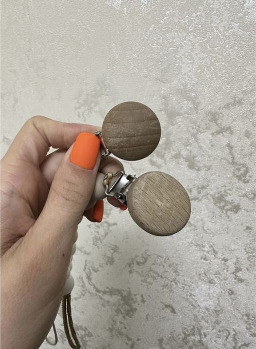 Тримач для пустушки, соски, гризунця, деревʼяний тримач