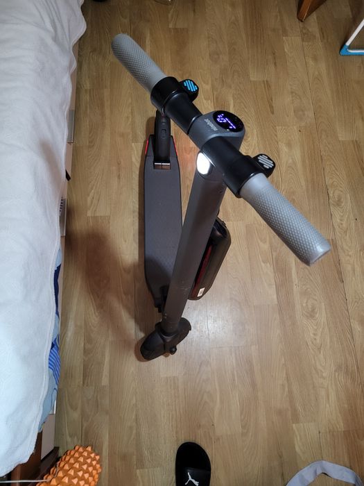 Segway Ninebot E45E електросамокат з жодатковою батареєю