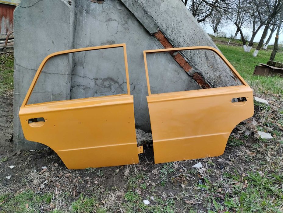 ВАЗ 2103,    двері
