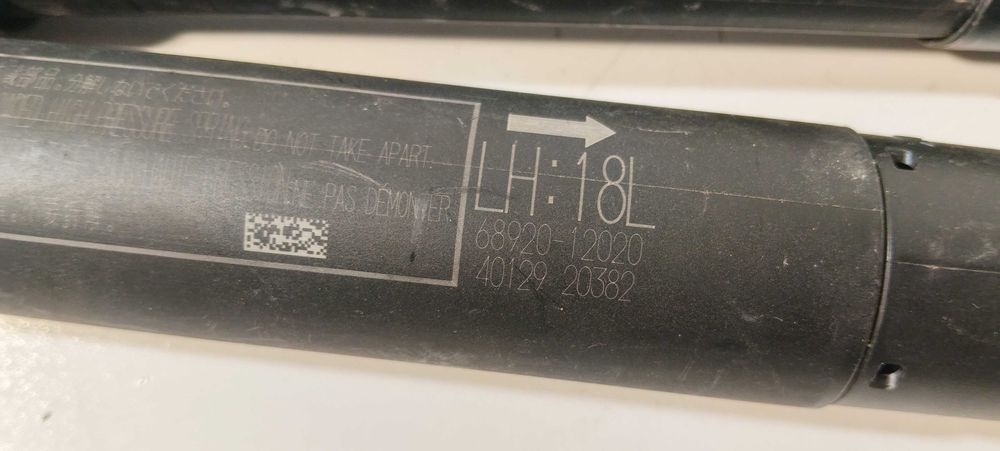 Toyota Corolla E21 E210 siłownik siłowniki klapy lewy prawy Lift kombi