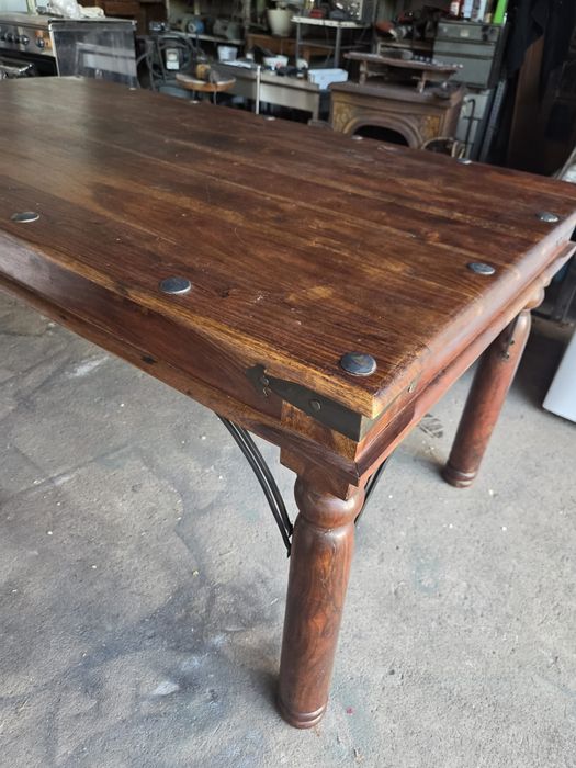 Mesa de jantar  em madeira exótica