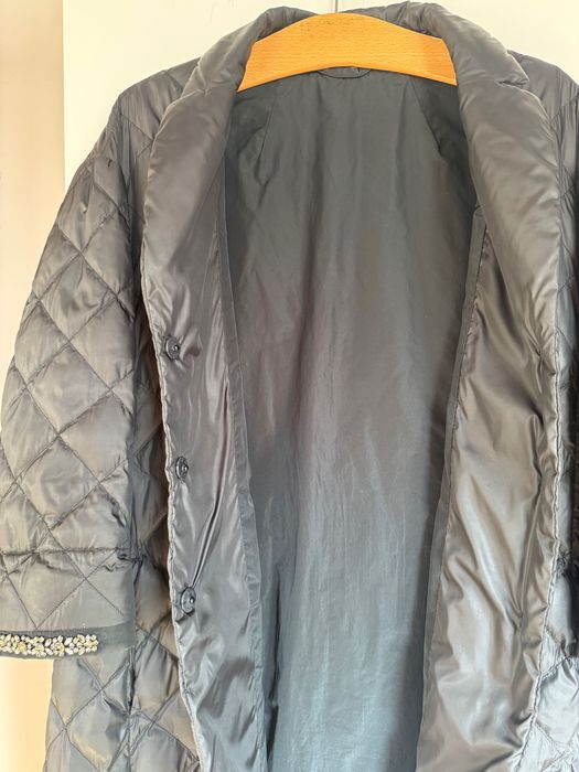 Czarny pikowany płaszcz Max Mara'S z serii The Cube