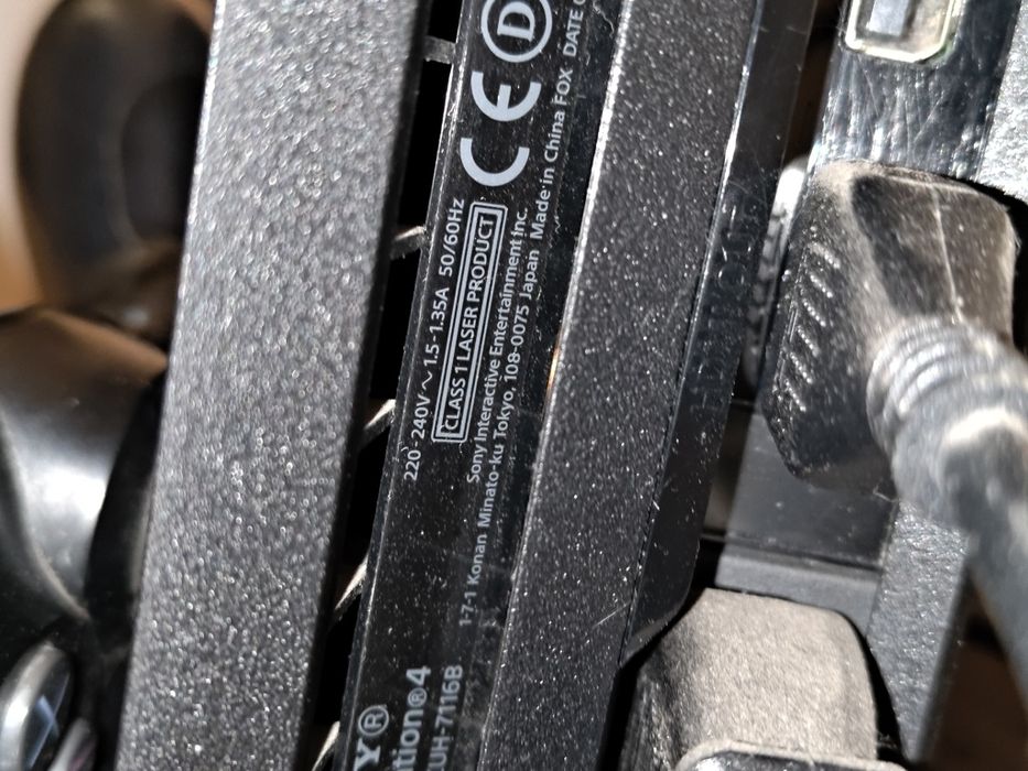 Sony PlayStation 4 PRO 1TB CUH 7116 b