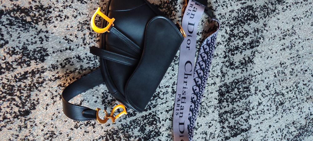 Сумка Dior та багато іншого