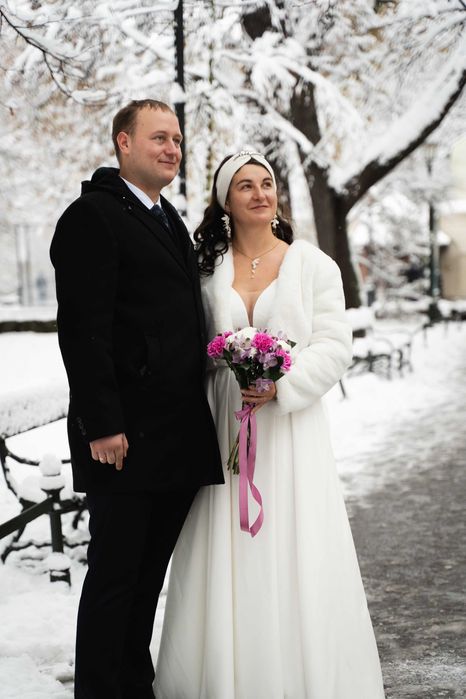 gładka suknia ślubna satyna kokarda