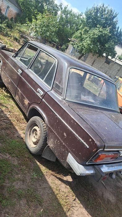 Автомобіль ваз 2106