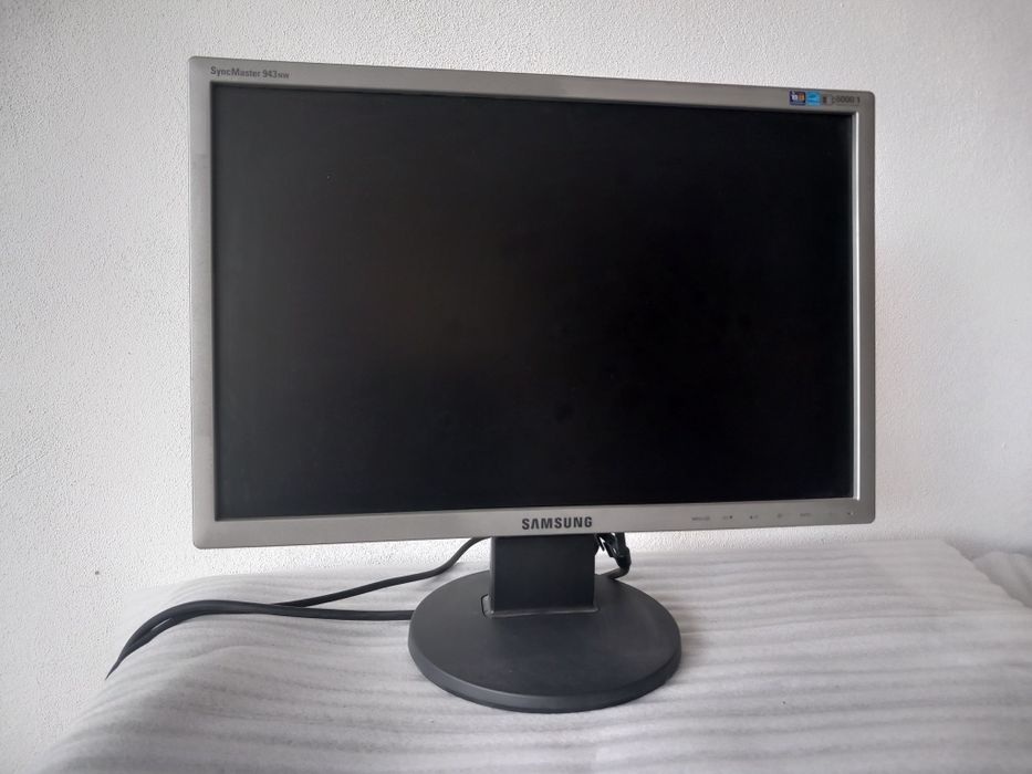 Monitor Samsung 943 NW