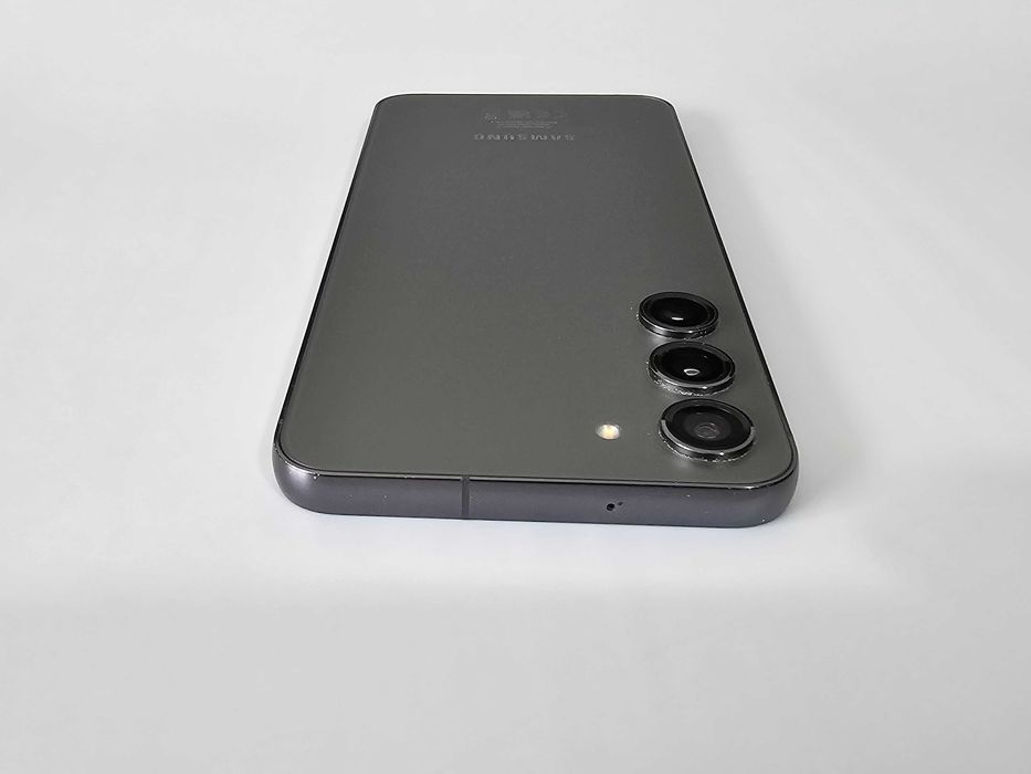 Samsung S23 plus 256gb. Muito bom.