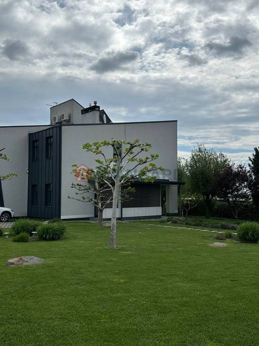 Сучасний маєток у Волоському- простір, комфорт і повна автономія!