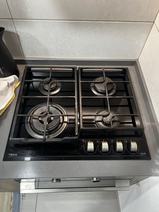 Placa a Gás TEKA em Vidro – Funciona Perfeitamente (isqueiro avariado)