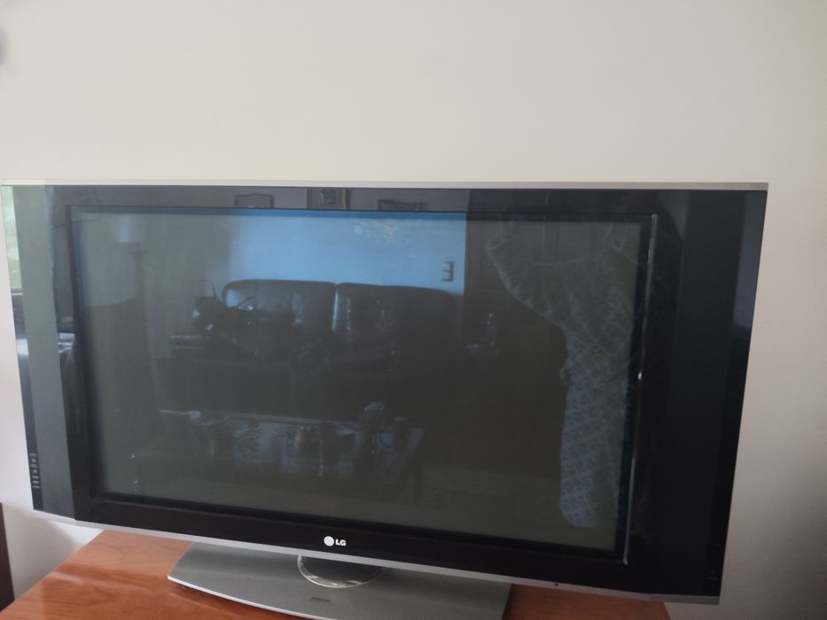 TV plasma LG 107 cm 42PXR5R-ZB para arranjo ou  peças