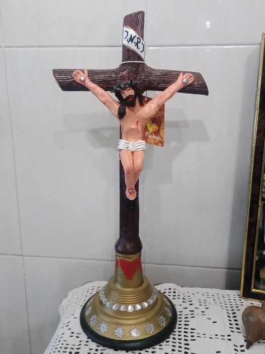 Crucifixo de grandes dimensões figurado de Barcelos irmãos Baraça