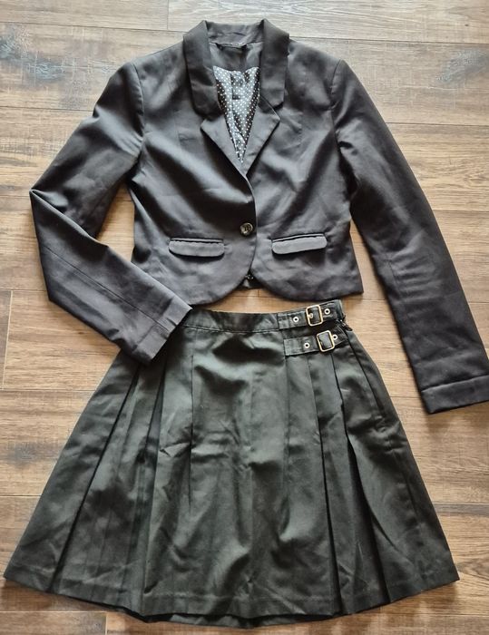 Zestaw na dziewczynkę 140/146