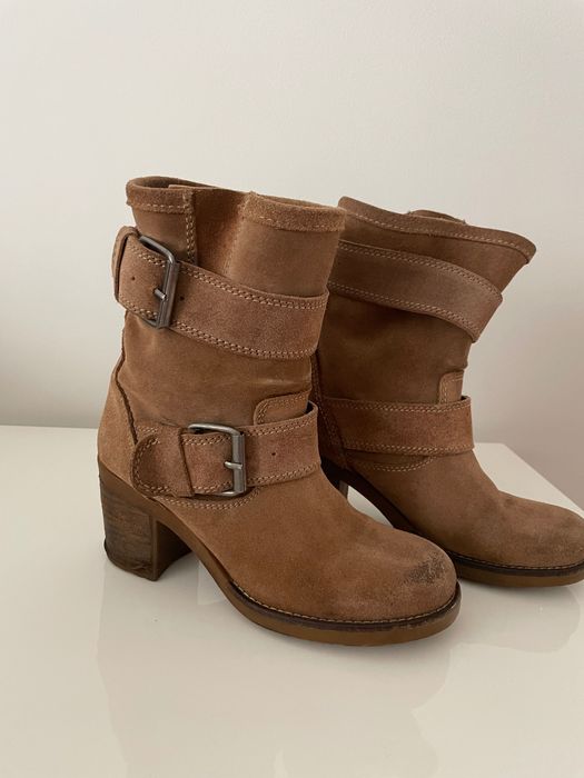 Botas castanhas cano médio