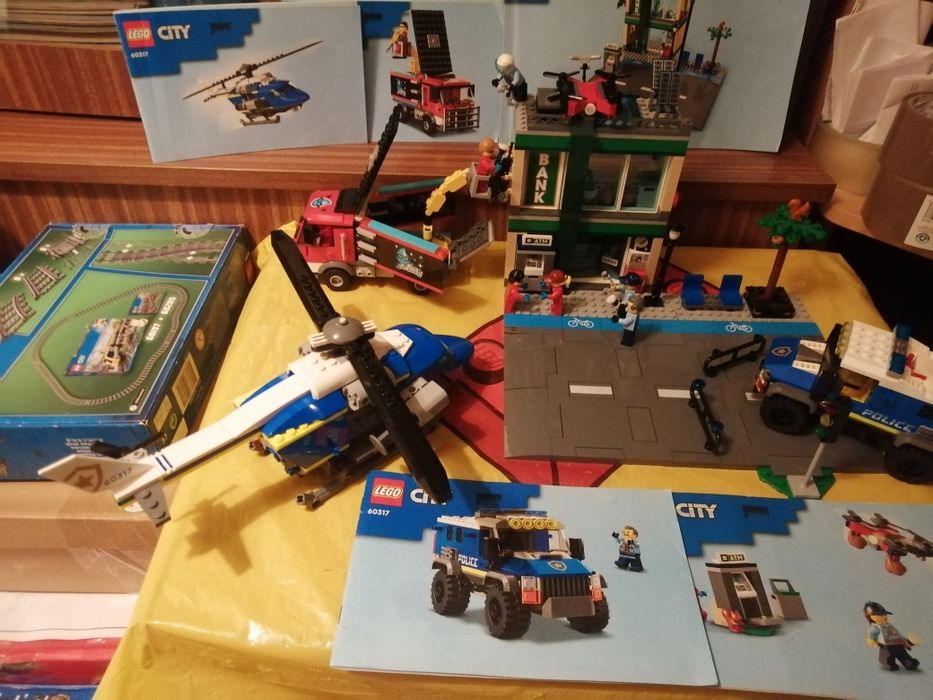 Lego City Policja 60317 Napad na Bank Atm 919 klocków!