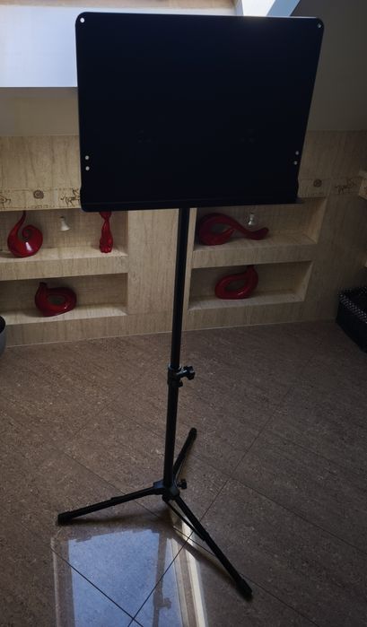 Stojak na nuty firmy Nomad.