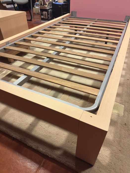 Cama + Estrado + Mesa de Cabeceira