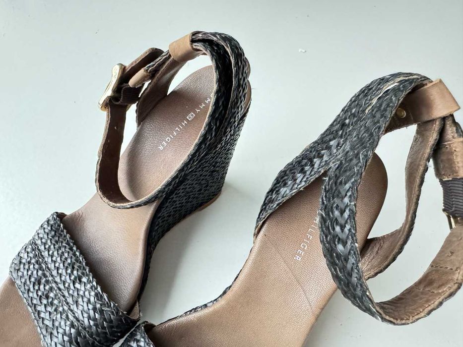 Sandały na koturnie Tommy Hilfiger – Rozmiar 37