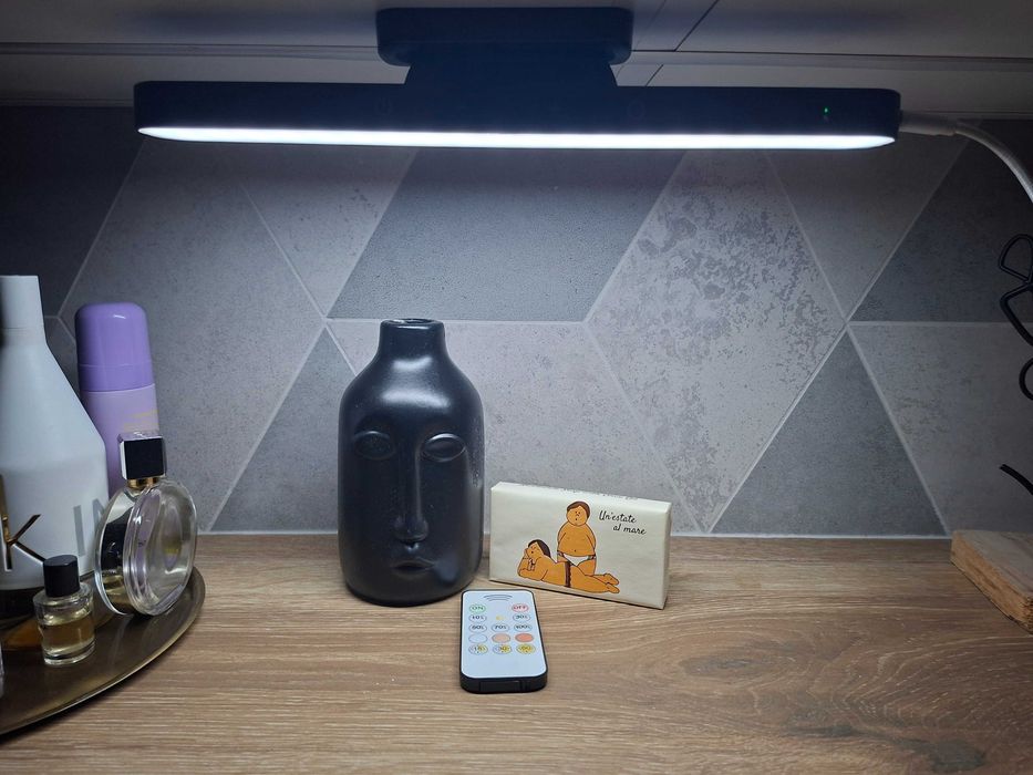 Lampka LED 5W z pilotem Willed do szafki i lustra
