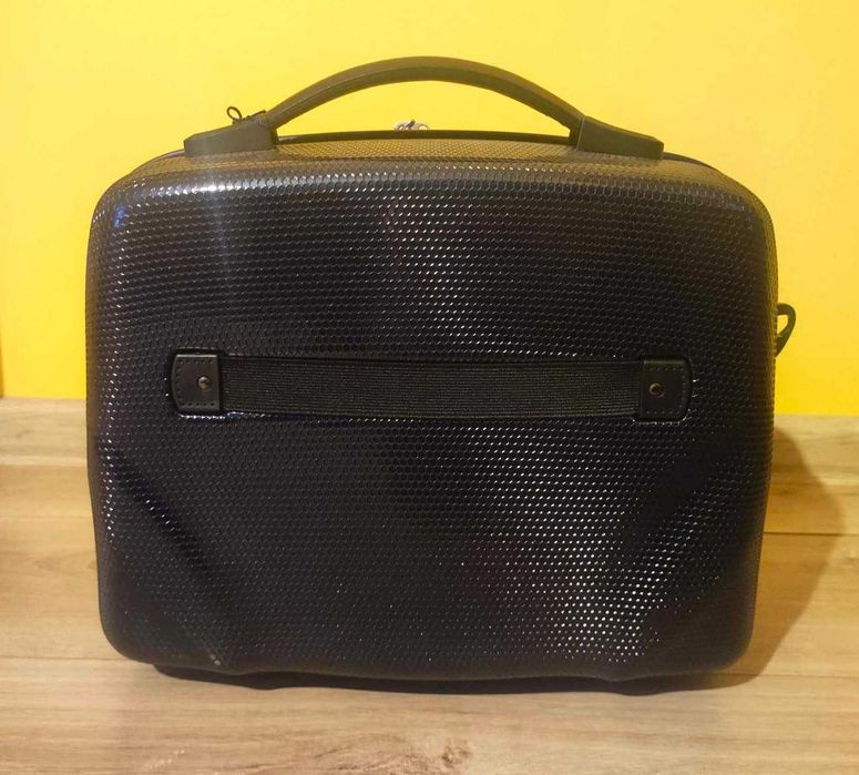 Kosmetyczka podróżna z polikarbonu marki WITTCHEN granatowa