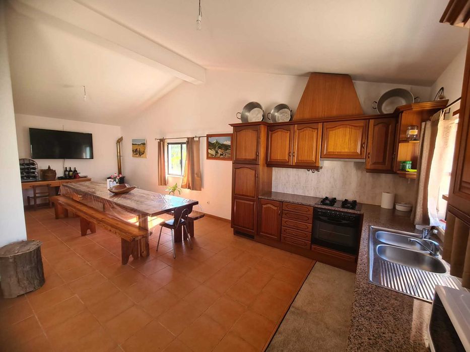 Arrenda-se casa de campo mobilada, situada em Resdochão, perto de São Marcos da Serra, no Algarve