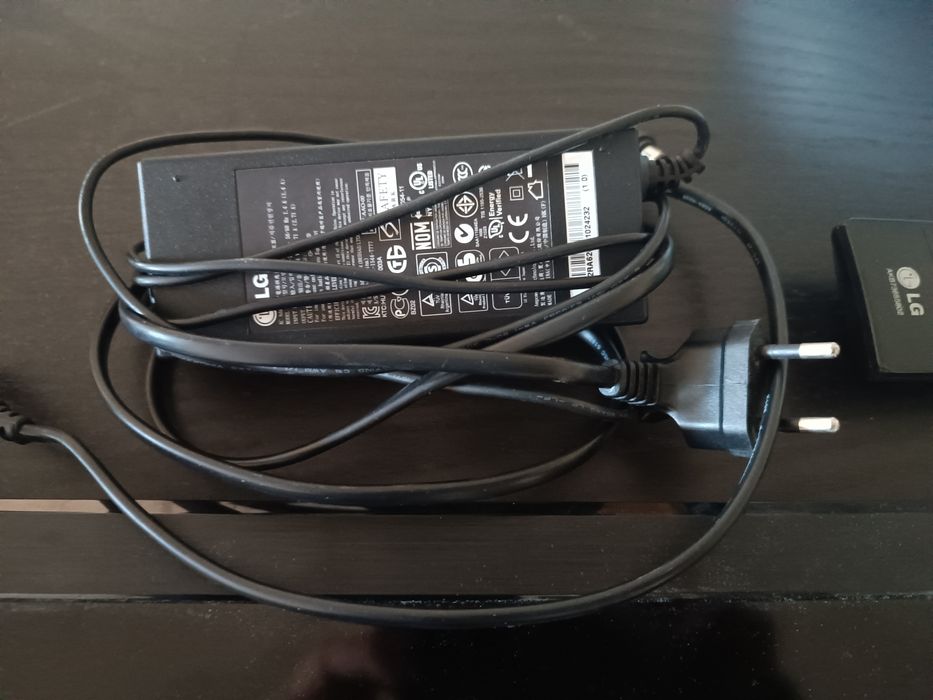 Tv led LG  (avariada)com alimentação e comando