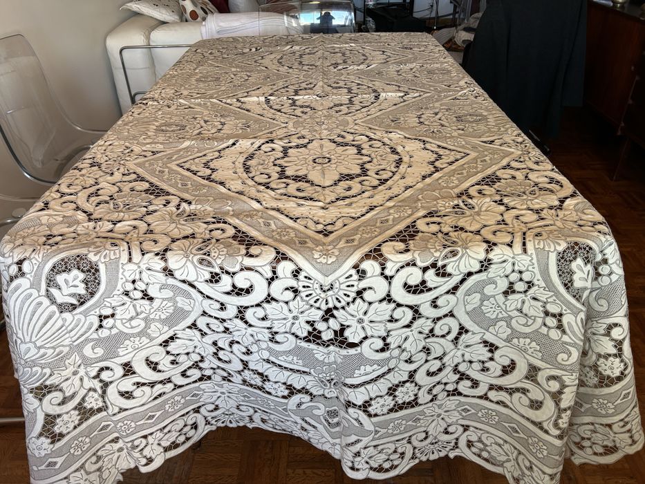 Toalha bordado Madeira Linho creme bordado a seda