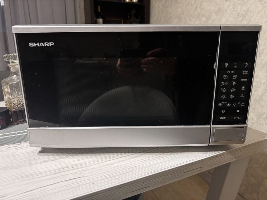 Мікрохвильова піч Sharp