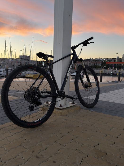 Bicicleta montanha marca BH