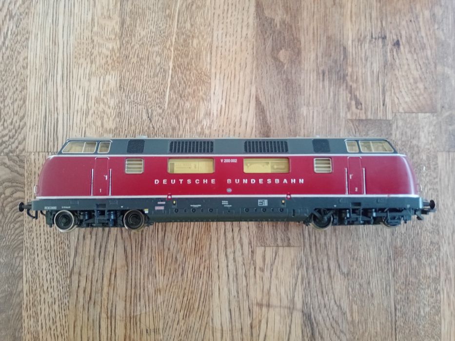 Kolejka elektryczna, lokomotywa spalinowa V-200,