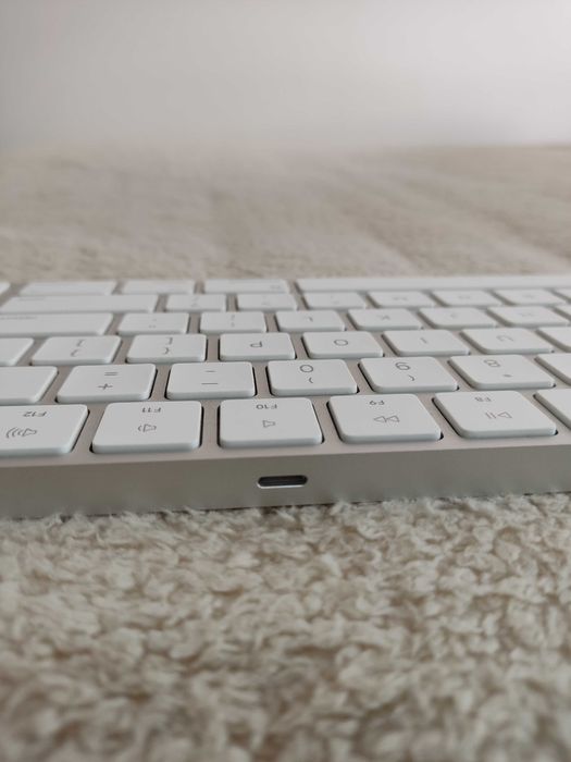 Teclado Apple Sem Fio Layout Americano (semi novo)