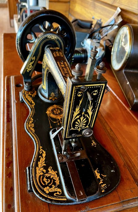 Antiga maquina costura 1886