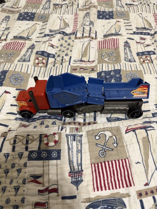 Hot Wheels вантажівка тягач грузовик трак