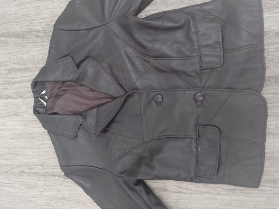 Sprzedam damską skórzaną marynarkę rozmiar M.